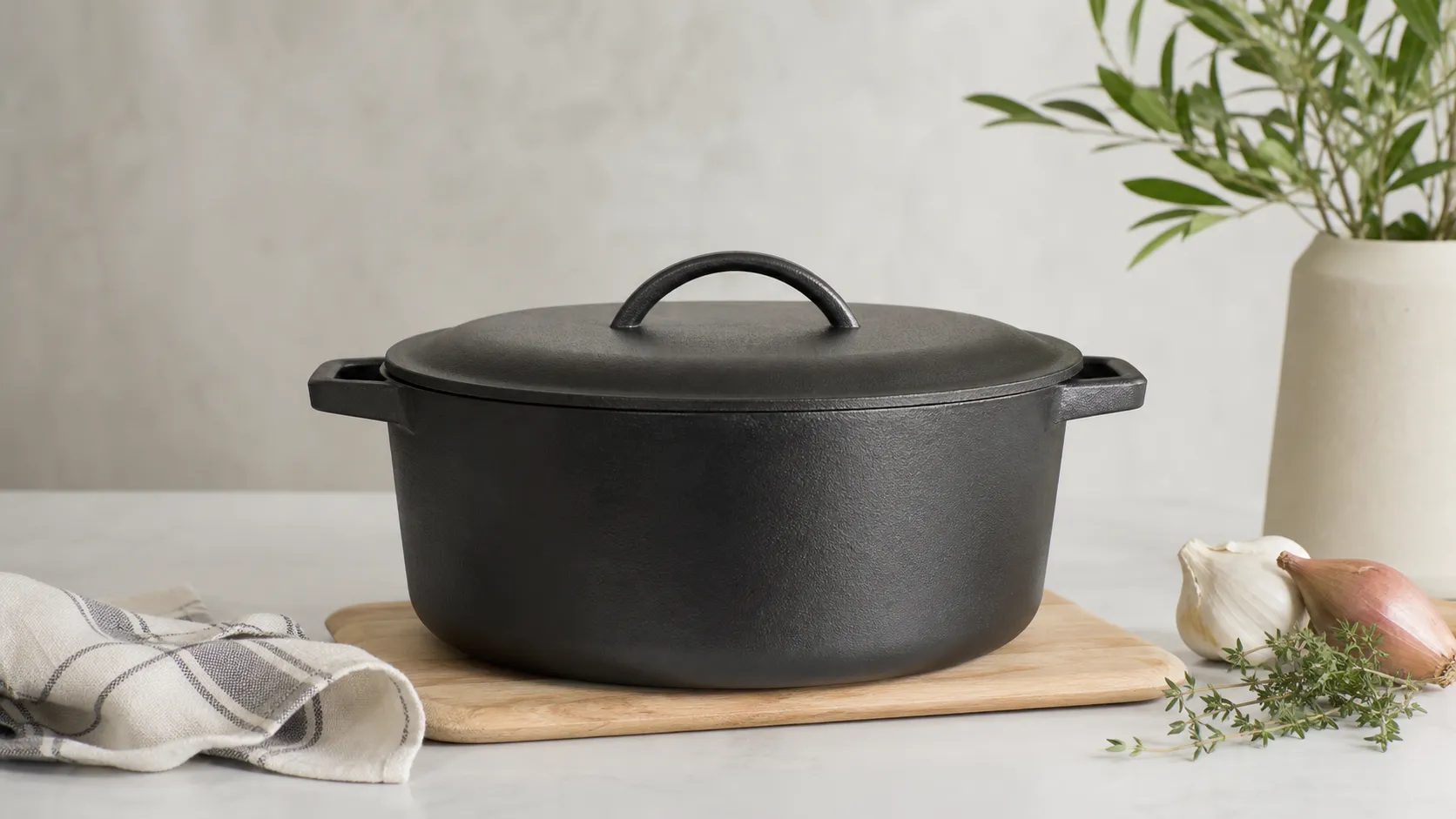 Lodge 5‑Quart Cast Iron Dutch Oven Review 2026